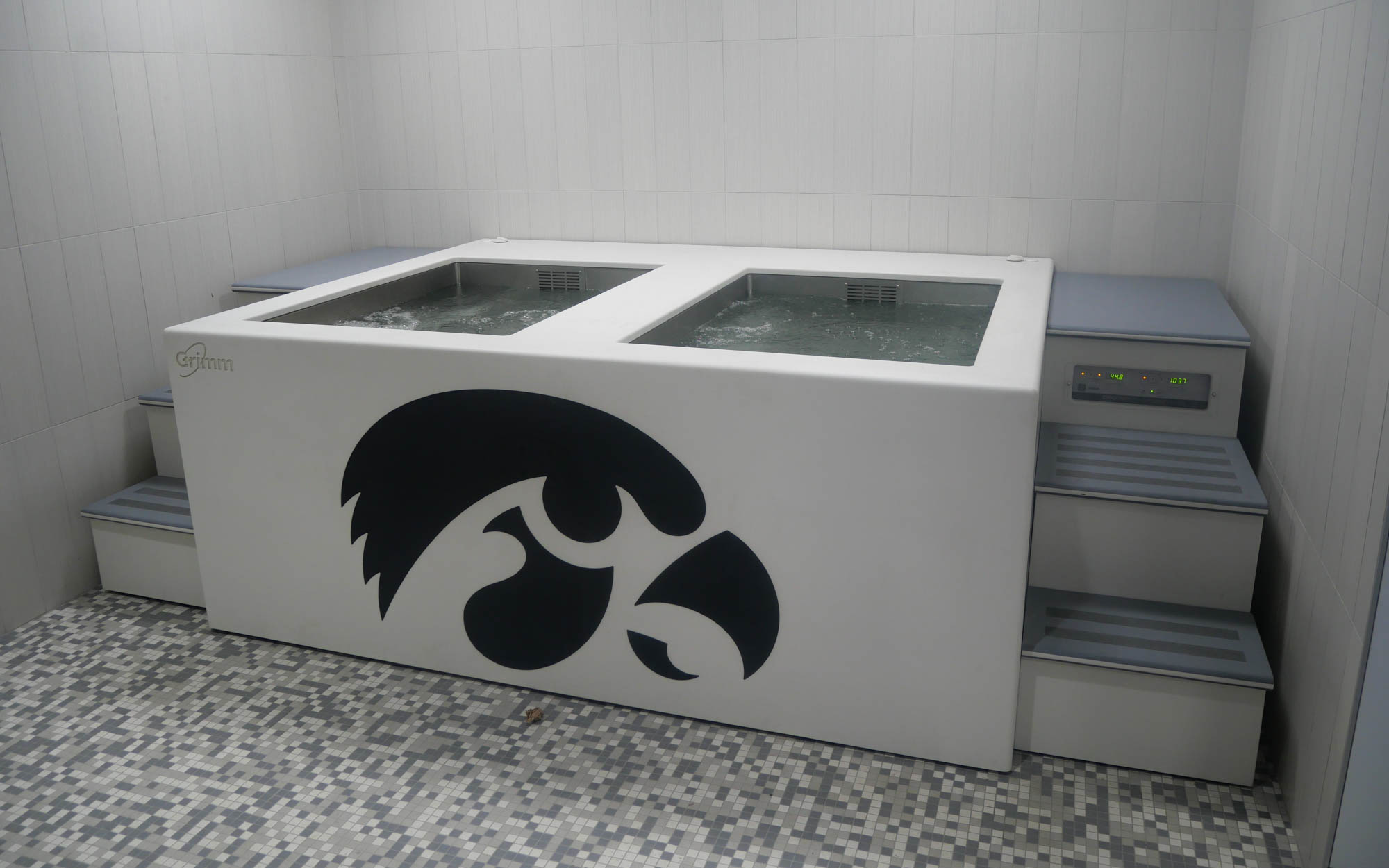 The University of Iowa Gymnastics - Model 4000 CRYOTherm